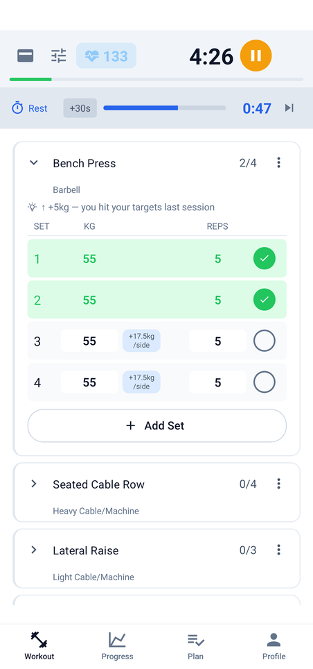 FitSum app screen showing a live strength session with sets, reps and load suggestions
